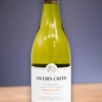 อะไรคือความแตกต่างระหว่าง Chardonnay กับไวน์ขาวประเภทอื่น?